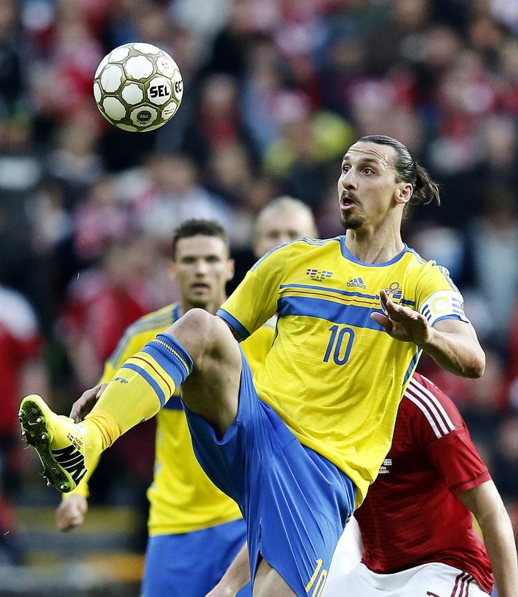 Afgørende. Ifølge svenskerne selv kommer det an på Zlatan Ibrahimovic, om det bliver Danmark eller Sverige, der går videre fra playoff-kampene i november. 