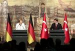 Besøg. Den tyske regeringsleder, Angela Merkel,  mødtes også med Tyrkiets præsident, Recep Tayyip Erdogan, i det historiske Dolmabahce-palads. 