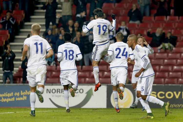 1-0. Et kraftfuldt hovedstød sikrede Federico Santander den første scoring i Superligaen. 