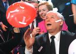 Sejr? Formanden for det polske parti Lov og Retfærdighed, Jaroslaw Kaczynski, står til at vinde landets parlamentsvalg på søndag. Her ses han under valgkampen op til det polske præsidentvalg i foråret, som partiet vandt. Nu fører de igen stort i meningsmålingerne. 