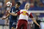Hurtig. Mike Grella (th.) slog til efter blot syv sekunder. Det hurtigste mål i den amerikanske MLS-liga nogensinde. 
