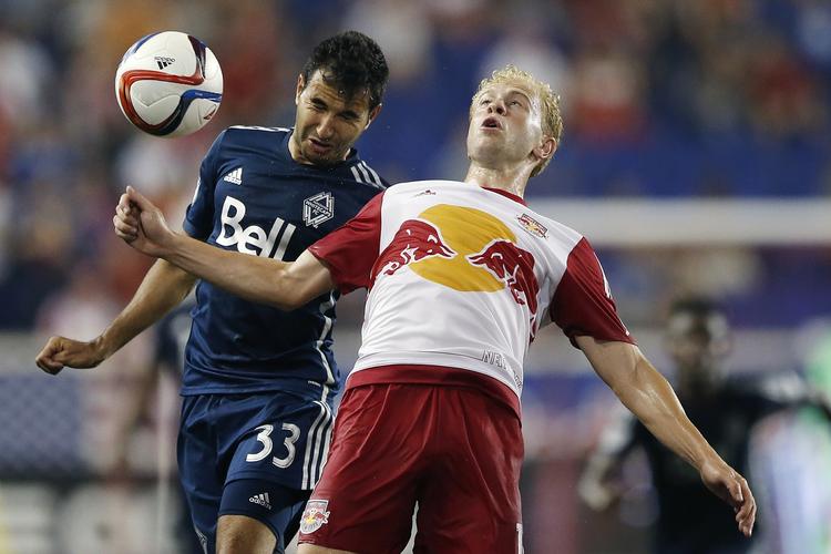 Hurtig. Mike Grella (th.) slog til efter blot syv sekunder. Det hurtigste mål i den amerikanske MLS-liga nogensinde. 