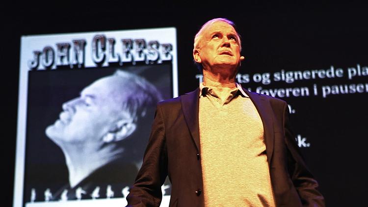 Slutspil. John Cleese har blikket rettet mod pensionen. 