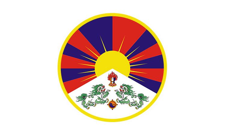 Flag. Det tibetanske flag er en torn i øjet på Kina. Illustration: Aslak Elias Kelkka 