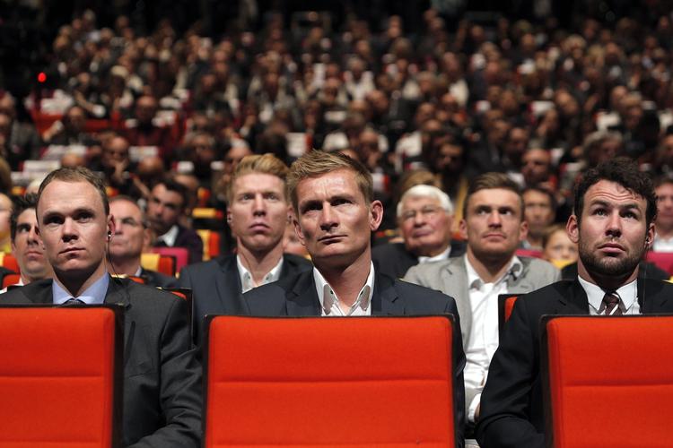 Spænding. Årets Tour de France-vinder Chris Froome (tv.) følger offentliggørelsen af næste års rute sammen med blandt andet André Greipel og Mark Cevendish. 