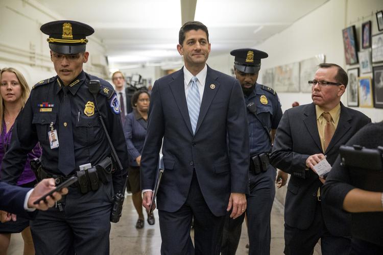 Beredt. Paul Ryan havde krav med i lommen, da han mødtes med partifæller og presse. 