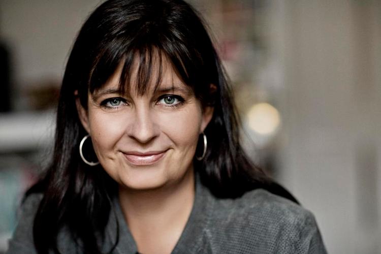 Agent. Henriette Rostrup har selv arbejdet som litterær agent i New York. Nu har hun skrevet en morsom parodi på forlagsverdenen.