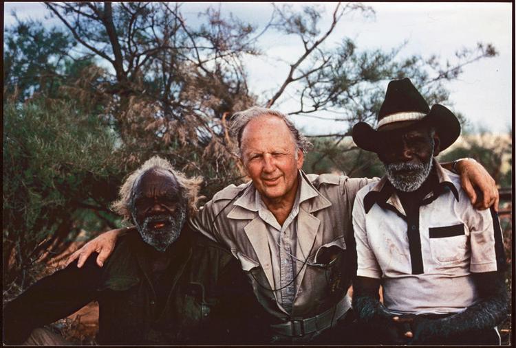 GENBESØG. 33 år efter første besøg hos aboriginerne i Australien vendte Jens Bjerre tilbage og fandt medlemmer af samme stamme, han havde besøg. 