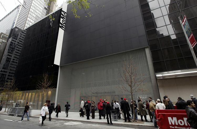 ALLIANCER. Museum of Modern Art i New York er en af de internationale kulturinstitutioner, der har indgået partnerskab med det private erhvervsliv. MoMA får penge at holde åben for, partneren får lov at trykke Warhol på sine T-shirts. 
