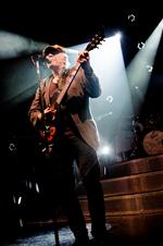 Gab. Larsen lignede og lød som sig selv, da han spillede koncert med Kjukken i et udsolgt Store Vega fredag aften. 