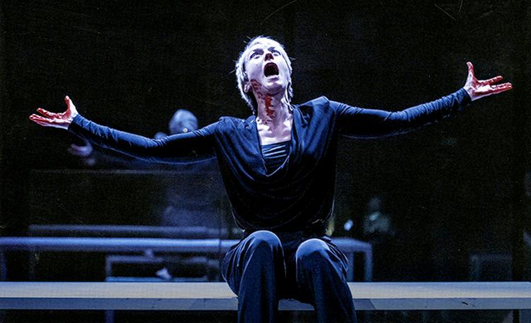 Enestående.  Lia Williams imponerer som Klytaimnestra i London. 