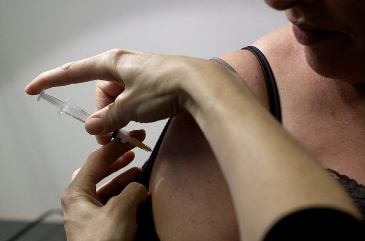 Vaccination. Skal man tage imod vaccinen, selvom man aldrig er syg, spørger en læser. 
