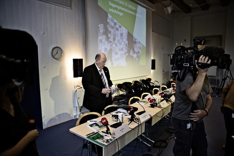 Indflydelse. Harald Børsting fandt de store bogstaver og kraftudtryk frem, da Dagpengekommissionen præsenterede sit forslag til et nyt dagpengesystem i mandags. En svær tid som LO-formand sluttede en sejr, da der blev indgået et forlig, som på lange stræk flugter med kommissionens og ikke mindst Børstings anbefalinger. 