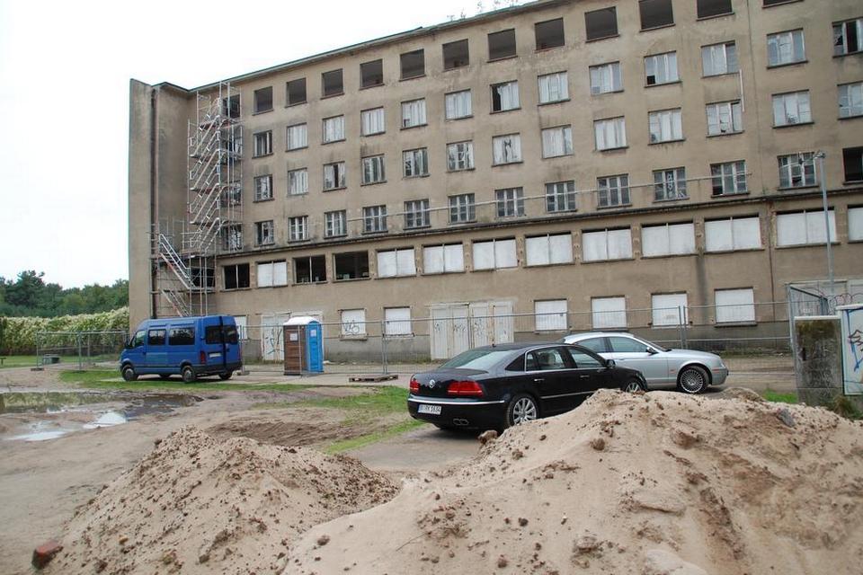 ARBEJDE. Frem til næste sommer vil der være gang i arbejdet med at renovere bygningerne. 