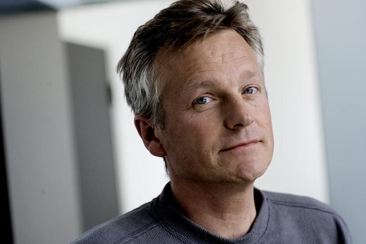 Comeback. 'Mordet på øen'er bestsellerforfatteren Michael Larsens første roman i syv år. 