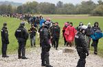 Flygtningestrøm. Omkring 50.000 flygtninge har i denne uge krydset grænsen mellem Kroatien og Slovenien. Alene her ved den slovenske grænseby Brezice kommer der dagligt over tusinde flygtninge. Byens borgmester siger, at det påvirker livet for alle indbyggere i den lille kommune. 