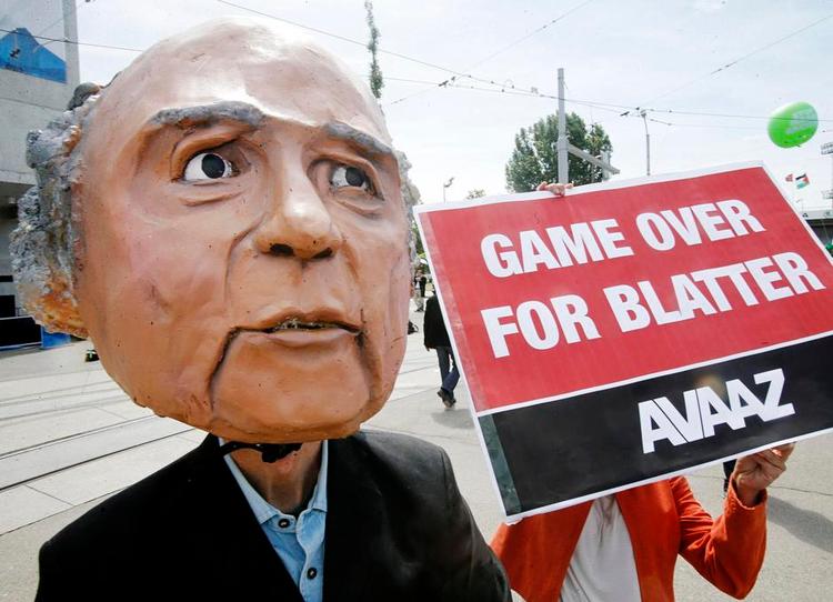MODVIND. Mens anklagerne tårner sig op mod den afgående Fifa-præsident Sepp Blatter, viser en ny rapport, at en lang række af idrættens øvrige verdensforbund har lignende problemer. 