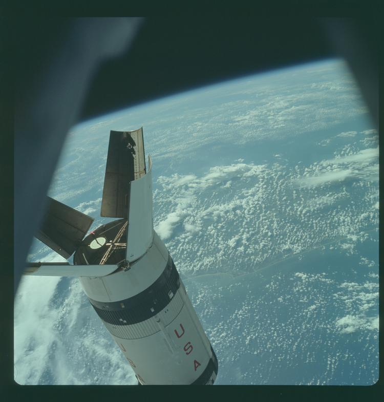 Apollo. Rumskraldet, der vil styrte mod Jorden om få uger, menes at være et stykke af en raket fra en af Apollo-missionerne. På billedet ses et af fartøjerne fra Apollo 7-missionen. 