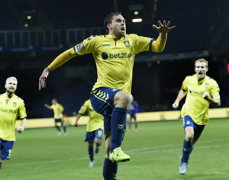 2-1. Ikke siden 2006 har Johan Elmander kunne juble over en Superligascoring på Brøndby Stadion. 