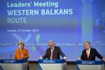 Topmøde. Den tyske kansler Angela Merkel, kommissionsformand Jean-Claude Juncker og FN-flygtningehøjkommissær  Antonio Guterres holder pressemøde om situationen på Balkan. 