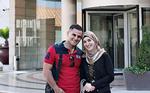 Stolthed. Maher al-Hashlamoun og Bahyia al-Natsha lever ikke længere sammen, efter at han dræbte en israelsk kvinde og blev smidt i et israelsk fængsel. Deres hus er også blevet ødelagt. Bahyia al-Natsha tror, at Gud i sidste ende vil belønne hende og deres børn for mandens gerninger. Privatfoto 