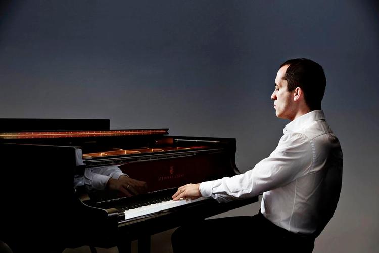 Overskud. På sit nye album tackler Igor Levit klaverlitteraturens tre mest krævende variationsværker. 