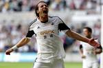nedtur. Sådan fejrede Michu sine scoringer, da han i 2012-13 tog Premier League med storm sammen med Michael Laudrups Swansea-mandskab. 