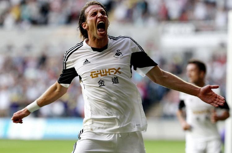 nedtur. Sådan fejrede Michu sine scoringer, da han i 2012-13 tog Premier League med storm sammen med Michael Laudrups Swansea-mandskab. 