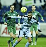 INVOLVERET. Med adskillige hovedstød og et utilsigtet spark i hovedet på OB-målmanden Maksym Koval var Mikael Ishak aktiv, men angriberen har fortsat kun scoret to gange i Superligaen i denne sæson. 