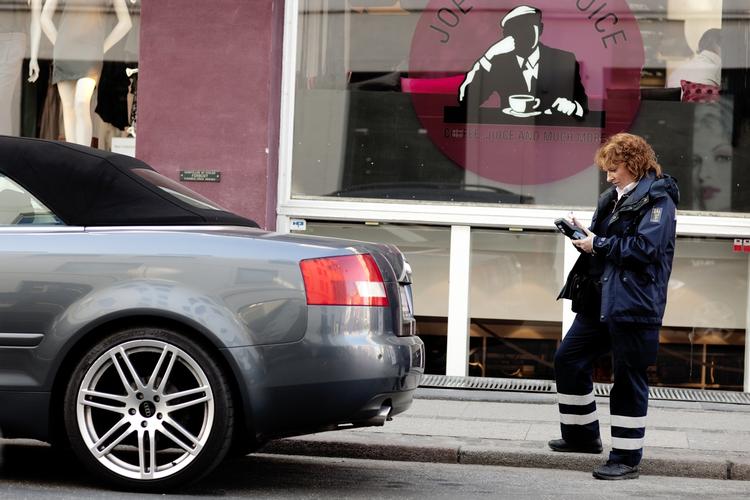 sidegevinst. Det er blandt andet bilister, som har fået en parkeringsbøde, som får glæde af Skats probleme med at inddrive gæld. 