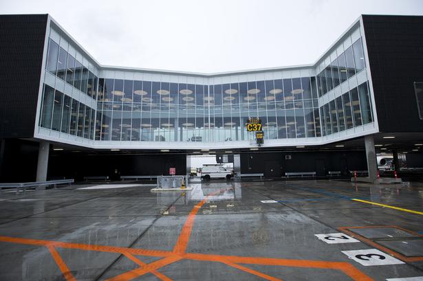 SLUT. På ydersiden er den nye del af finger C malet sort. Det fortæller, at det er slutningen af bygningen, og der er ikke plads til yderligere udvidelser. 