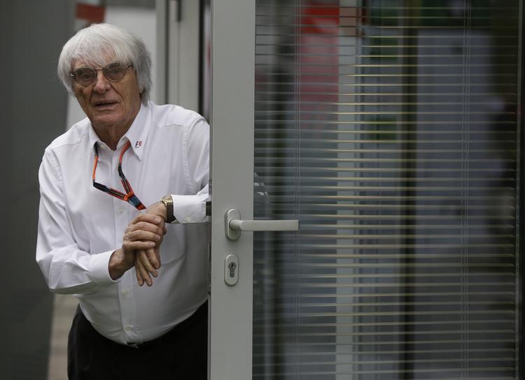 jerngreb. Bernie Ecclestone har i næsten 40 år styret formel 1 og gjort sporten til en gylden forretning for deltagerne og ham selv. 