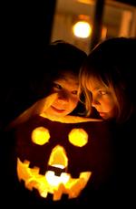 SAMMEN. At Halloween er blevet så populært herhjemme, skyldes i høj grad, at det er en tradition, der fokuserer på socialt samvær, mener historiker og ekspert. 