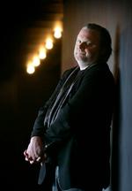 Prisvinder. Den norske forfatter Jon Fosse er her til aften blevet 350.000 kroner rigere. 