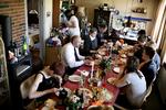 AFLYSNING. Når man har lavet en aftale, så holder man den - også selvom der viser sig noget sjovere, end den familiefest, man oprindeligt sagde 'ja' til. Det mener Politikens læsere. 