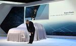 undskyld! Sven Stein, VW's næstkommanderende i Japan, på Tokyo Motor Show i dag, hvor han bukker og siger undskyld for hele svindelsagen. 