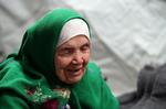 105. Hun er flygtet fra Afghanistan til Kroatien sammen med sytten familiemedlemmer. Bibihal Uzbeki og resten af familien håber at nå Sverige. Bibihal Uzbeki er 105 år. 