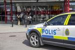 GERNINGSSTED. Det store møbelhus blev afspærret efter dobbeltdrabet. 