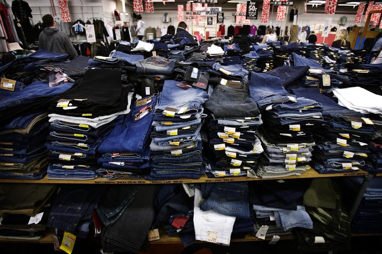 Farvestof. Anilin findes overalt og bruges blandt andet til at lave det farvestof, som farver cowboybukser blå. Nu viser danske forskere, at det er hormonforstyrrende i mus. 