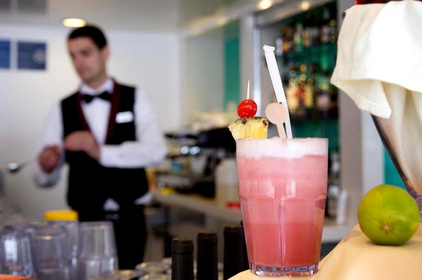 TROPISK. Festlige drinks står klar. Også når skibet bare er i København. 