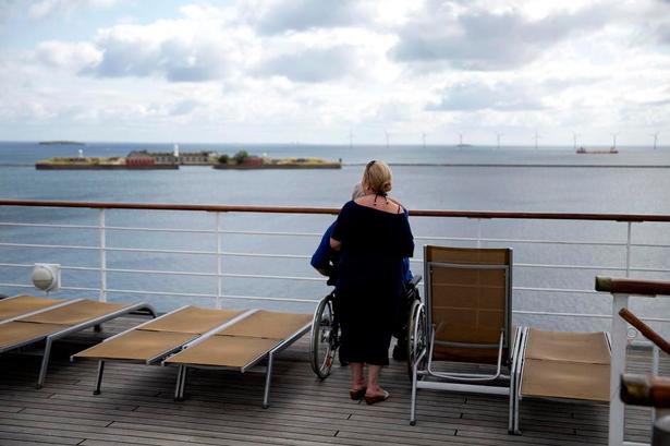 UDSIGT. Flere steder på skibet kan man slå sig ned og kigge ud over havet eller den by, man besøger. 