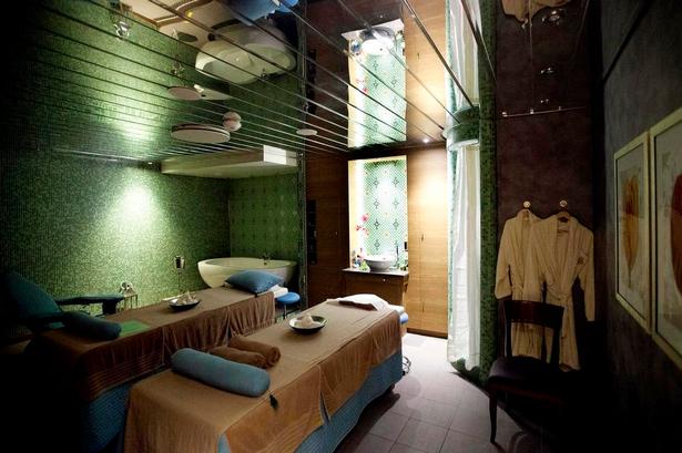 VELVÆRE. Forskellige spabehandlinger står til rådighed for passagererne. Dog mod betaling. 