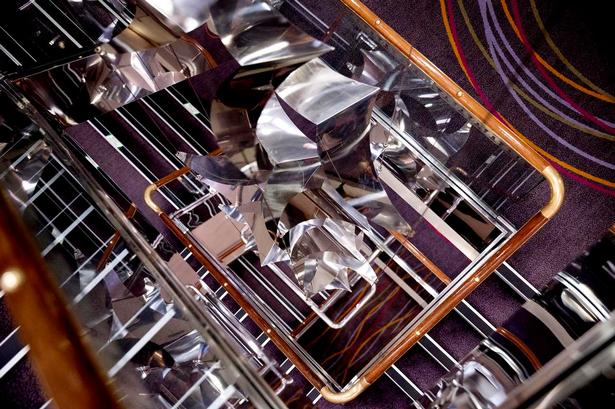 OPTUR. Det er ikke nødvendigt at tage turen op og ned via trapperne. Elevatorer står til rådighed. 