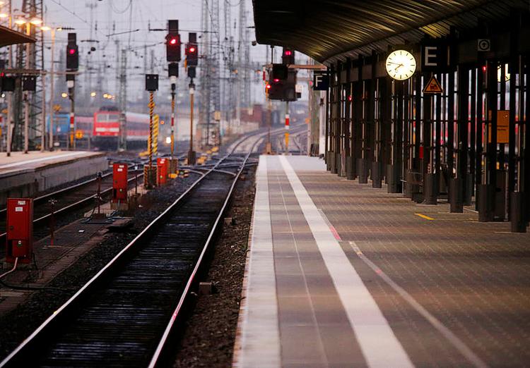 Strejke. 'Morgenmyldretid' i Frankfurt/Main under en togstrejke i oktober i år. En ny lov skal begrænse muligheden for at strejke. 