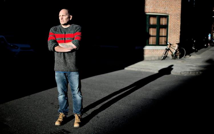 Ventende. Kasper Kopping er blevet fyret fra Se og Hør og er fortsat sigtet for sin rolle i sagen. Han vurderer, at mange spor i sagen peger på ham, men mener, at ledelsen bærer det største ansvar. Foto: Joachim Adrian 