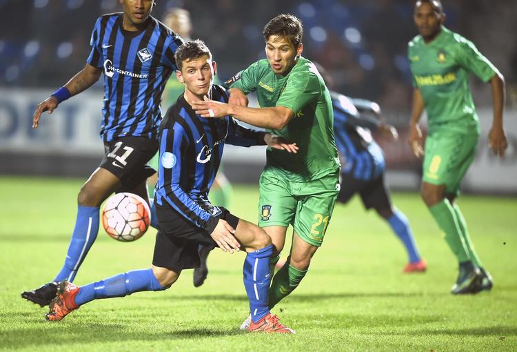 Videre.  Andrew Hjulsager (th) var en af flere Brøndby-spillere, der havde mulighed for at score, inden holdkammerat Schwartz lavede sejrsmålet. 