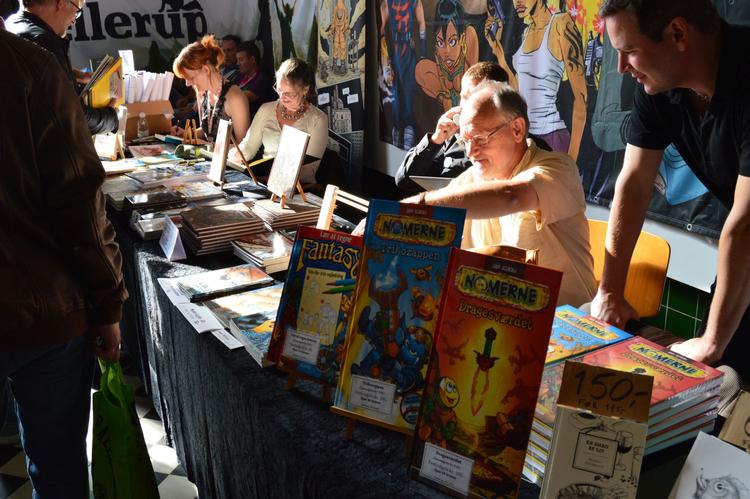 Tegneserie. Både graphic novels og tegneserier er blevet yderst populære i løbet af de seneste år. 