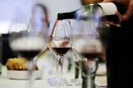 PARADOKS. Mens alkohol øger risikoen for at få brystkræft, viser nyere studier, at alkohol enten har ringe eller ingen indflydelse på, om man dør af sygdommen 