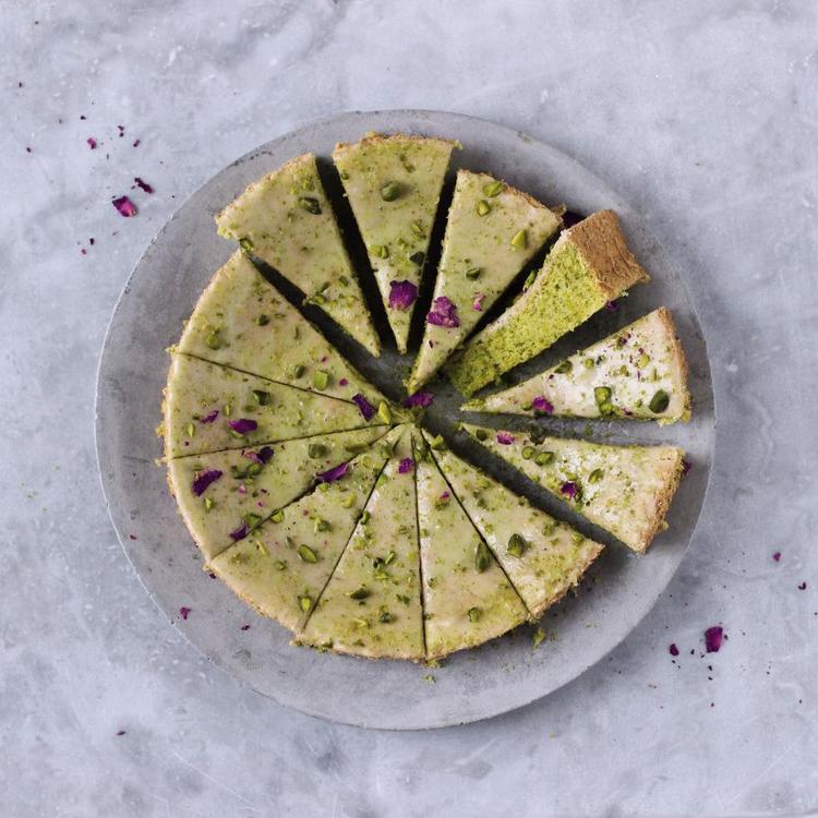 Enkel. Kagen er meget enkel at bage. 