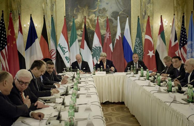 Samlet. USA, Rusland, Iran og 14 andre lande opfordrede i dag efter et møde i Østrigs hovedstad, Wien, til en landsomfattende våbenhvile i Syrien. 